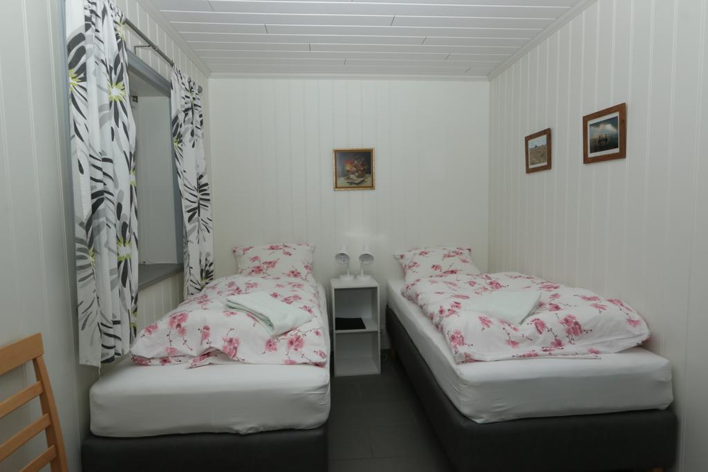 Guesthouse Steindórsstadir room 1